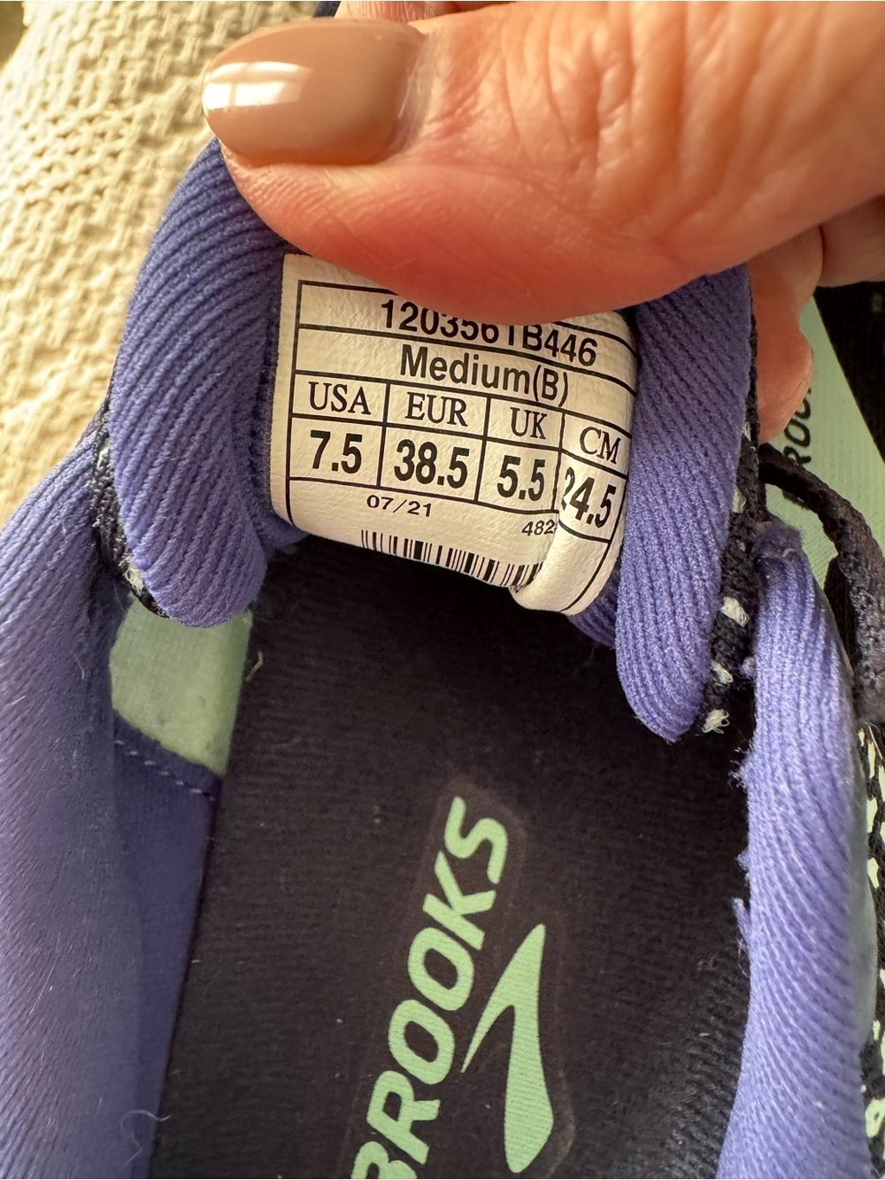 Brooks Ghost Women's Running Shoes in Navy and Mint - Picture 2 of 6